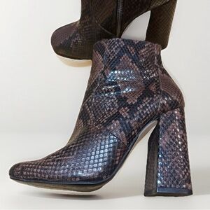 Steve Madden Trix black & brown snake skin print  ankle boots
